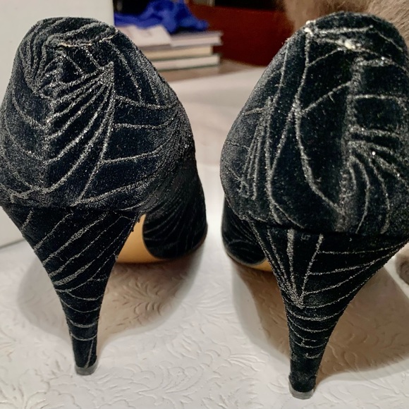 Size 7 m black velvet with glitter spider web pattern. - Picture 2 of 4